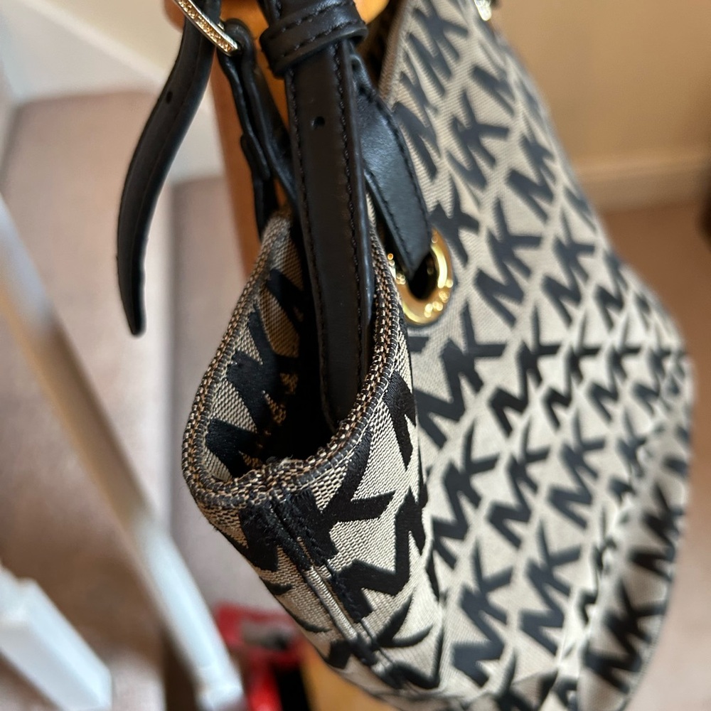 Michael Kors Black and Tan Tote Bag beautiful! - Picture 6 of 16